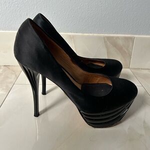 L.A.M.B black satin platform pumps in size 7